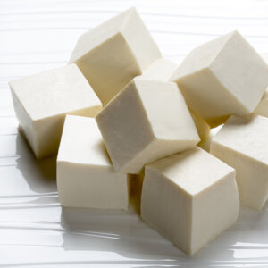 カロリーは肉の半分以下！冷凍豆腐で高タンパク質ダイエット