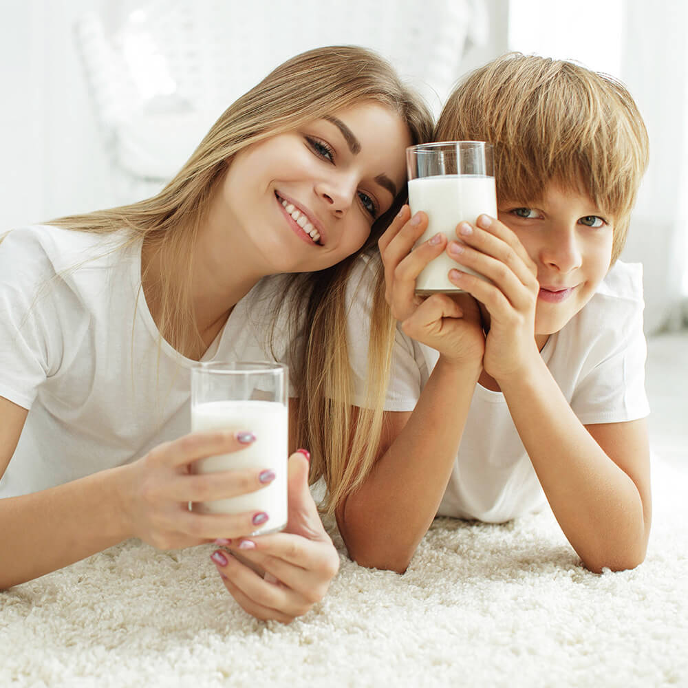 植物性ミルクはその名に「ミルク」とは付くものの、牛乳は一切含まれていません。そのため、牛乳が体質に合わない人でも飲むことができます