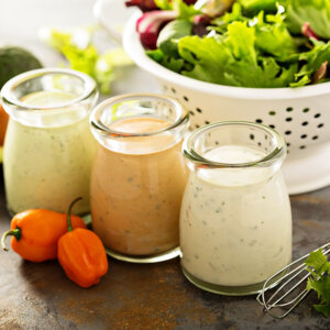 サラダが太る原因に?太るドレッシングランキング