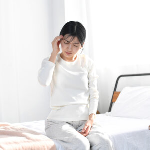 体のだるさ・強い眠気は梅雨の自律神経の乱れかも?