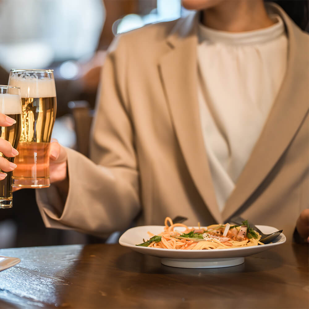 夜遅い食事でも太らない！体内時計と食べ方で「夜太り」を防ぐ