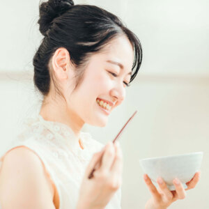 噛む回数を増やすとやせる？咀嚼が脂肪燃焼と代謝を高める理由